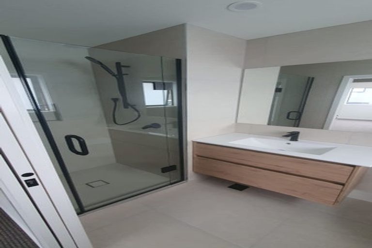 Photo of property in 15b Speedy Crescent, Hillcrest, Auckland, 0627