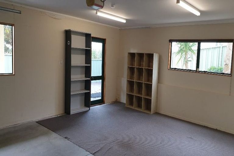 Photo of property in 2/150 Luckens Road, West Harbour, Auckland, 0618