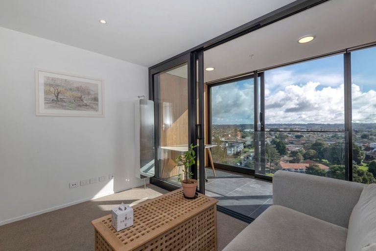 Photo of property in 1 Buscomb Avenue, Henderson, Auckland, 0610