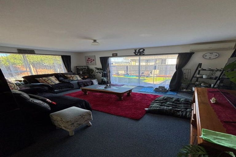 Photo of property in 2/74 Solomon Avenue, Redwood, Christchurch, 8051