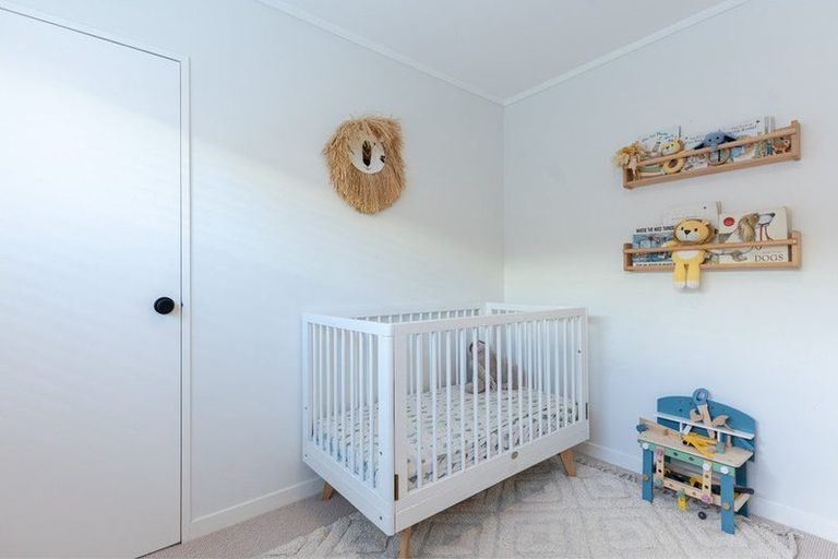 Photo of property in 1/45 Unsworth Drive, Unsworth Heights, Auckland, 0632