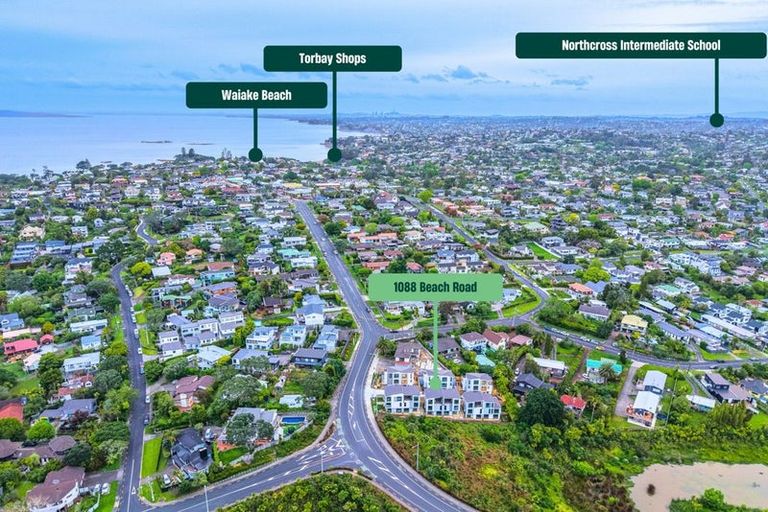 Photo of property in 3/1088 Beach Road, Torbay, Auckland, 0630
