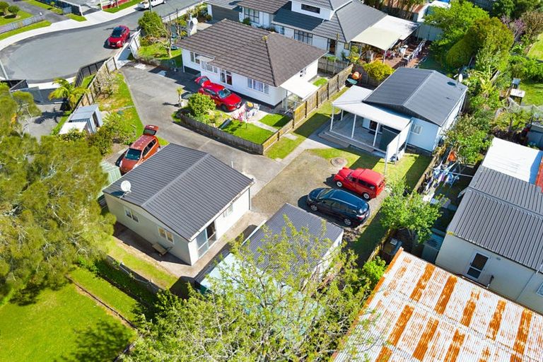 Photo of property in 1/8 Devon Street, Te Atatu South, Auckland, 0610