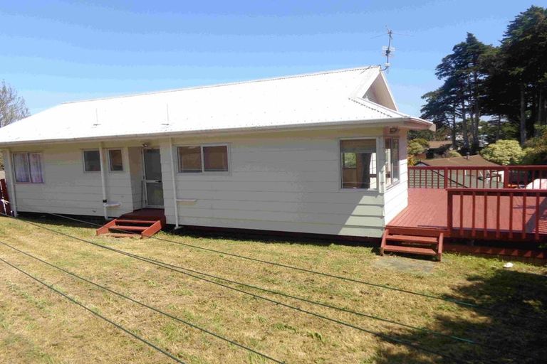 Photo of property in 13 Trengove Place, West Harbour, Auckland, 0618