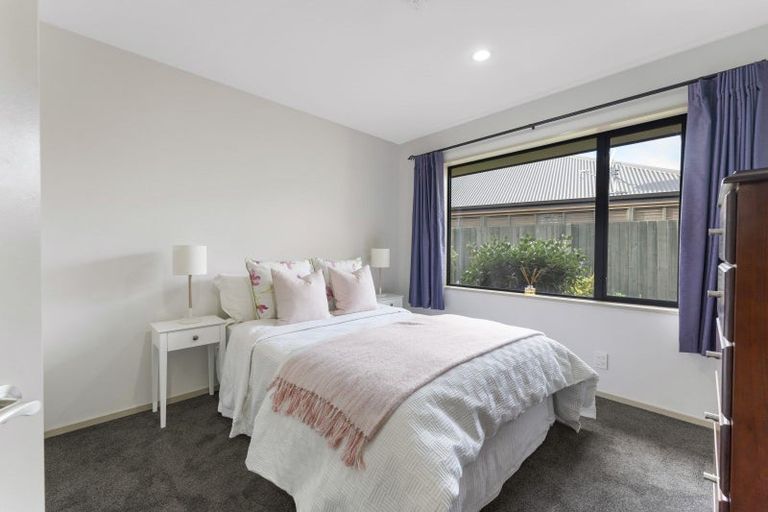 Photo of property in 5 Hideaway Gate, Parklands, Christchurch, 8083