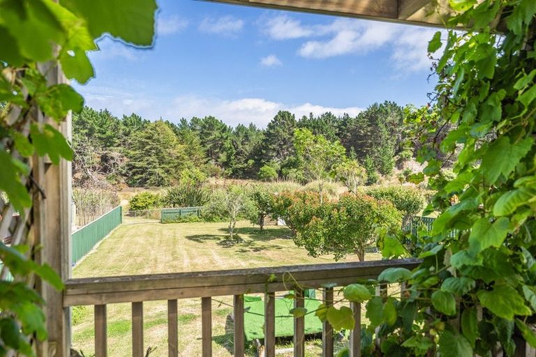 Photo of property in 28 Drake Street, Waikawa Beach, Levin, 5573
