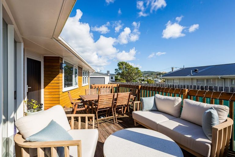 Photo of property in 43 Mark Avenue, Paparangi, Wellington, 6037