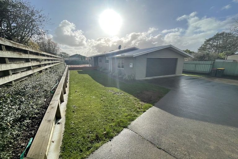 Photo of property in 3 Titoki Place, Inglewood, 4330