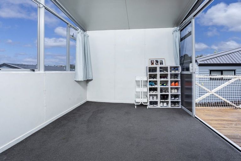 Photo of property in 8 Athena Drive, Totara Vale, Auckland, 0629