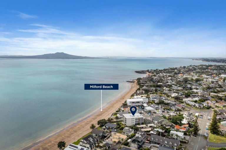 Photo of property in Seaview Apartments, 3/64 Milford Road, Milford, Auckland, 0620