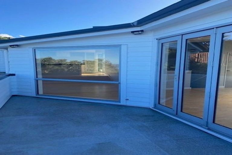 Photo of property in 12 Sunhaven Drive, Newlands, Wellington, 6037