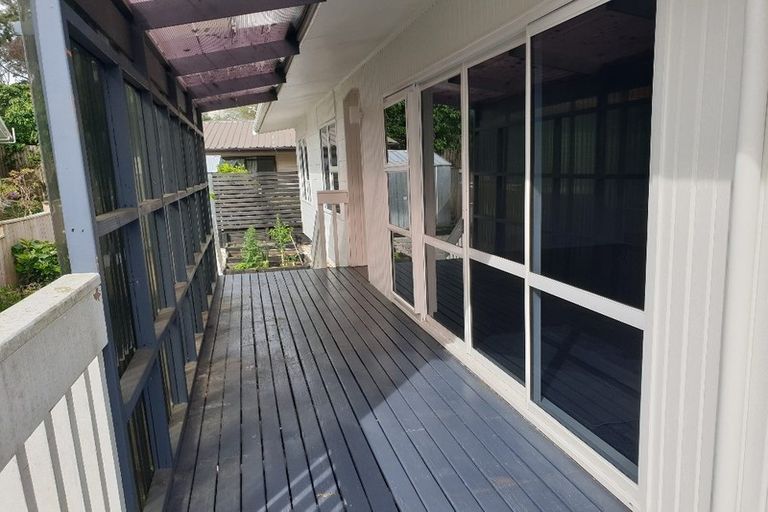 Photo of property in 34 Kemp Road, Massey, Auckland, 0614