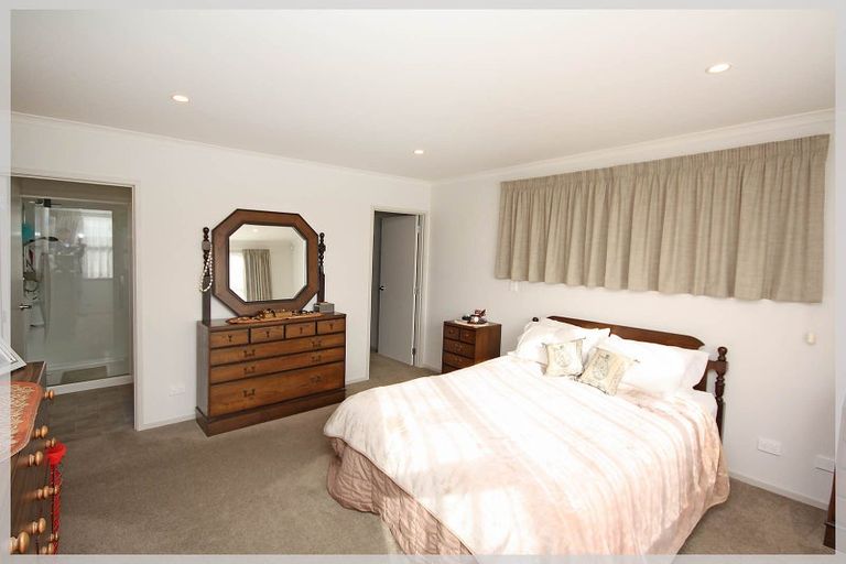 Photo of property in 25 Story Street, Foxton Beach, Foxton, 4815