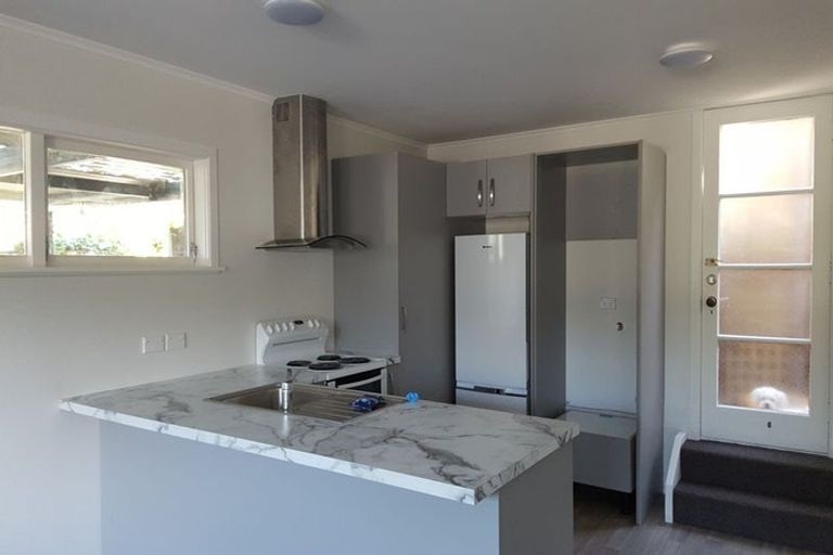 Photo of property in 16 Southern Cross Crescent, Island Bay, Wellington, 6023