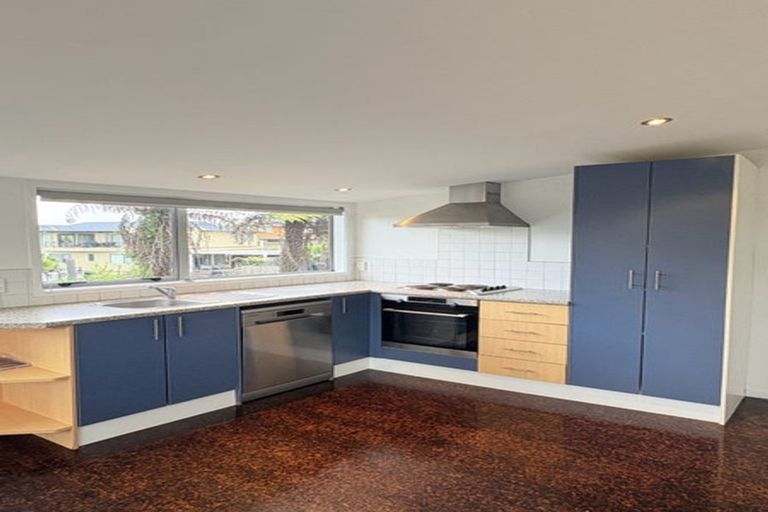 Photo of property in 86 Parr Terrace, Castor Bay, Auckland, 0620