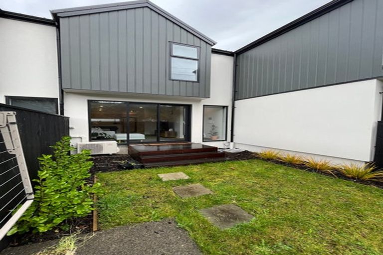 Photo of property in 2/48 Glen Road, Stokes Valley, Lower Hutt, 5019