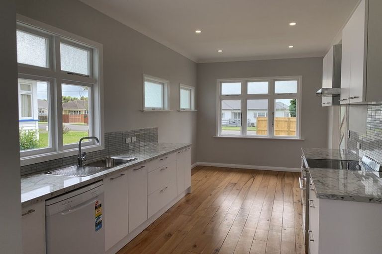 Photo of property in 74 Queenwood Road, Levin, 5510