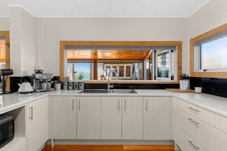 Photo of property in 8 Signal Station Road, Pouto, 0391