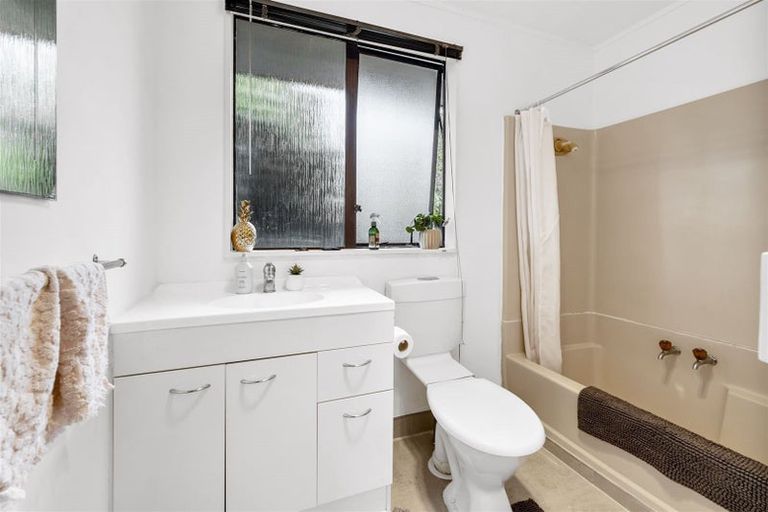 Photo of property in 63c/1 Colwill Road, Massey, Auckland, 0614