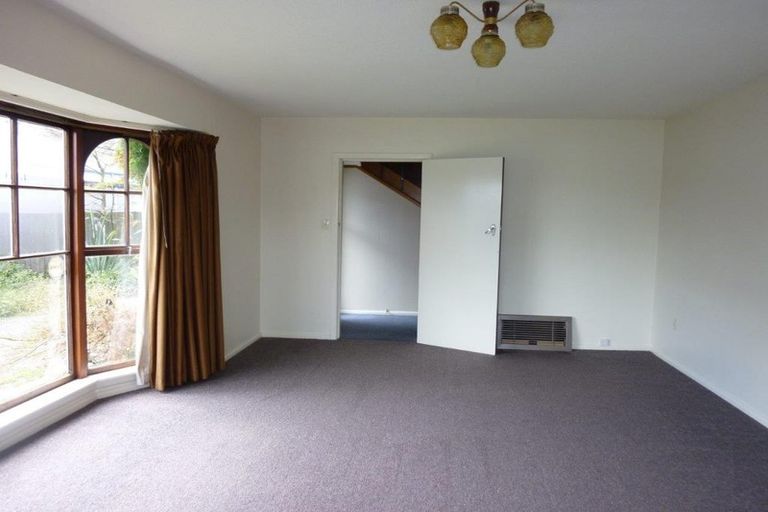 Photo of property in 12 Brookby Crescent, Avonhead, Christchurch, 8042