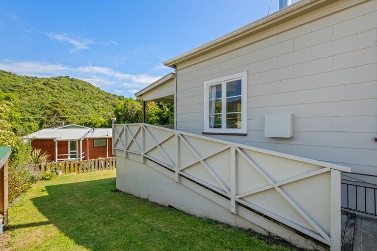 Photo of property in 95a Waikawa Road, Picton, 7220
