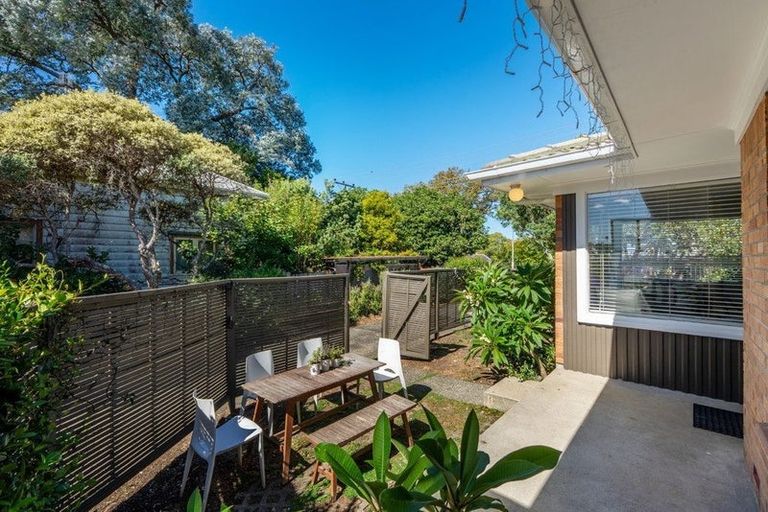 Photo of property in 1/153 Shakespeare Road, Milford, Auckland, 0620