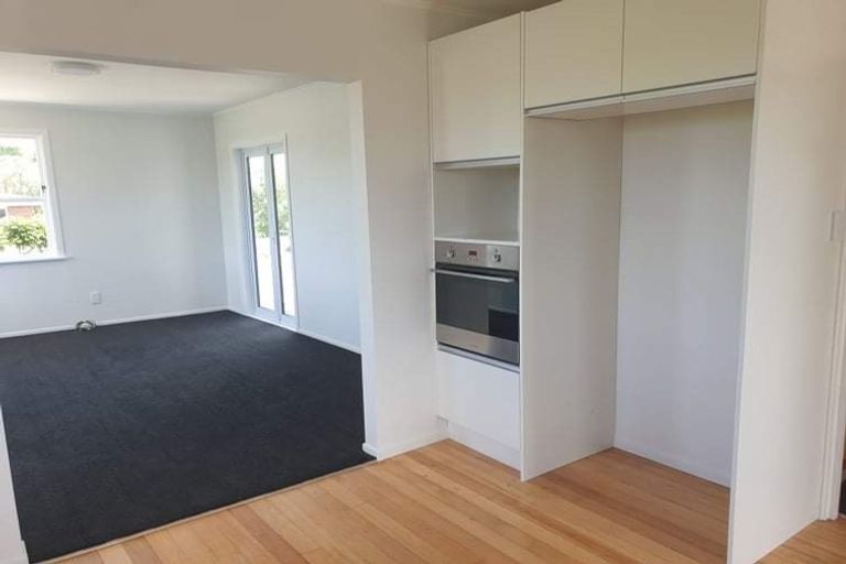 Photo of property in 57 Gloria Avenue, Te Atatu Peninsula, Auckland, 0610
