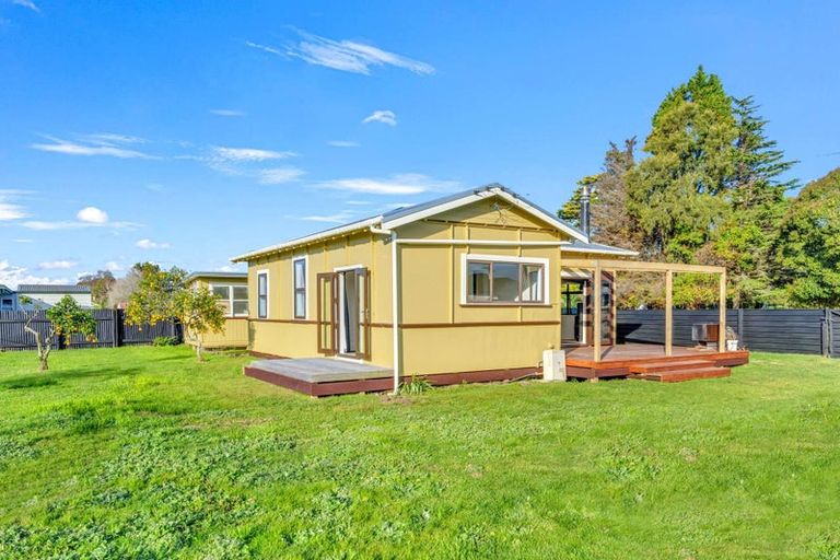 Photo of property in 5 Banks Street, Tolaga Bay, 4077