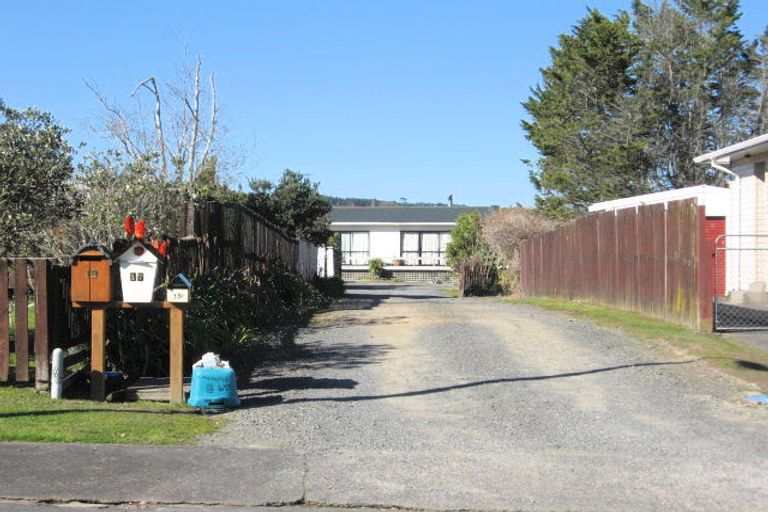 Photo of property in 15 Belgrave Place, Papakura, 2110