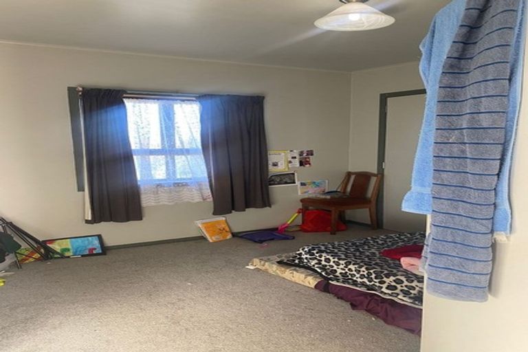 Photo of property in 28 Grove Road, Papakura, 2110