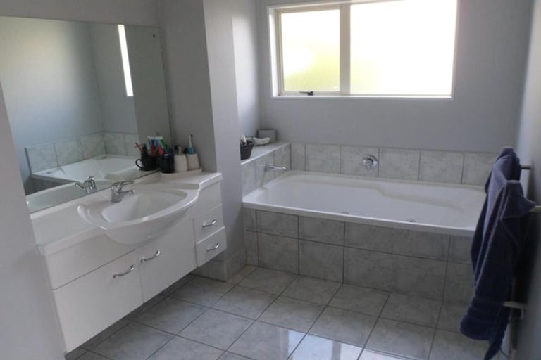 Photo of property in 40 Waverton Terrace, Churton Park, Wellington, 6037