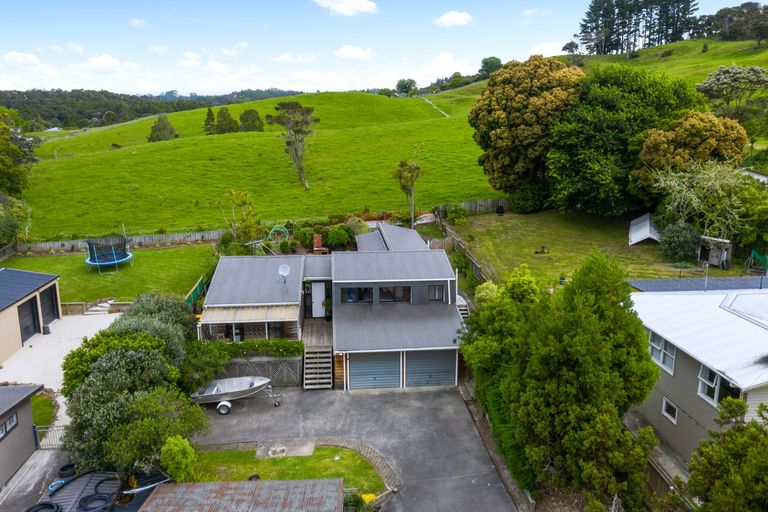 Photo of property in 16 Opanuku Road, Henderson Valley, Auckland, 0612