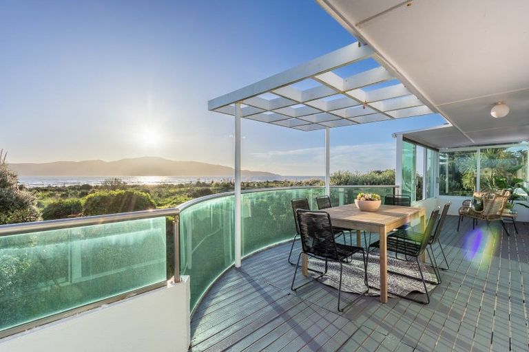 Photo of property in 7 Manly Street, Paraparaumu Beach, Paraparaumu, 5032