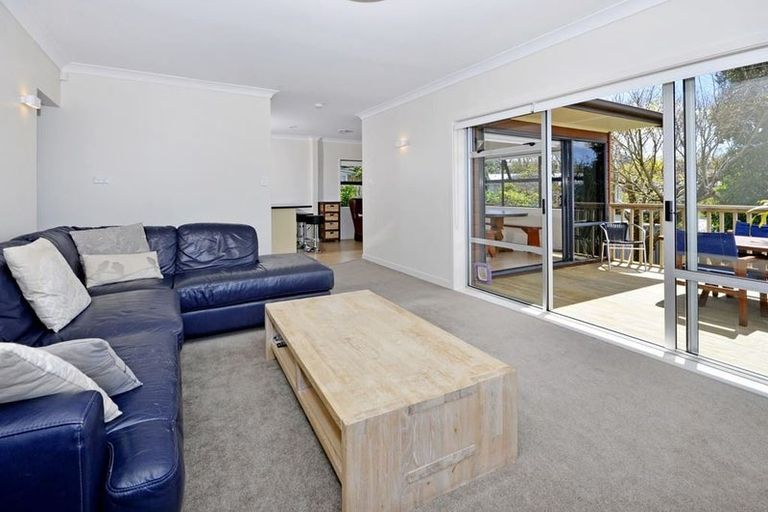 Photo of property in 20 Geoffrey Road, Torbay, Auckland, 0630