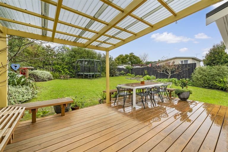 Photo of property in 10 Taioma Crescent, Te Atatu Peninsula, Auckland, 0610