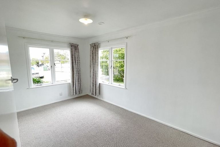 Photo of property in 2 Marlene Avenue, Te Atatu South, Auckland, 0610