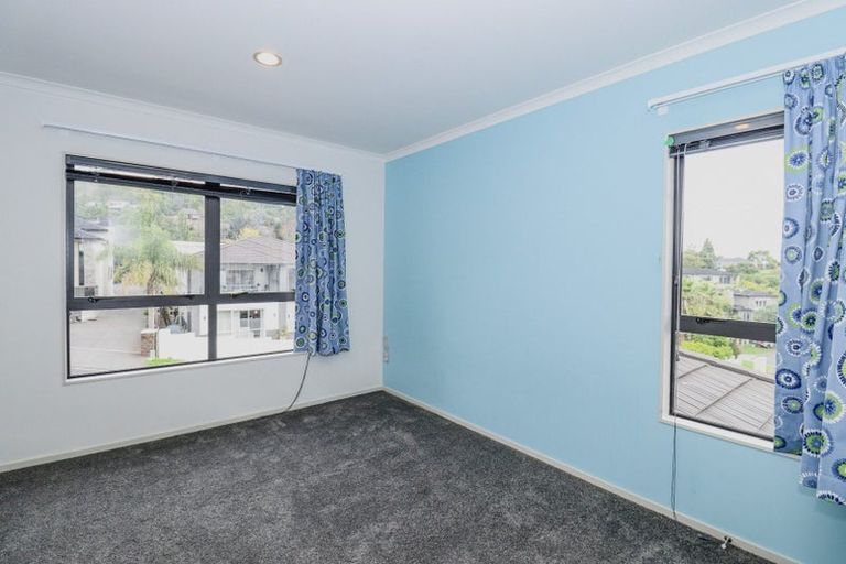 Photo of property in 16 Kinmont Rise, East Tamaki Heights, Auckland, 2016