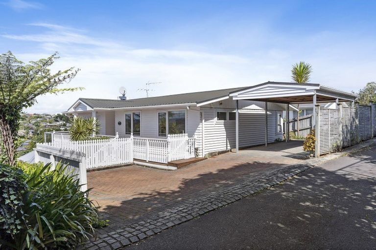 Photo of property in 1/7 Colmar Road, Mellons Bay, Auckland, 2014