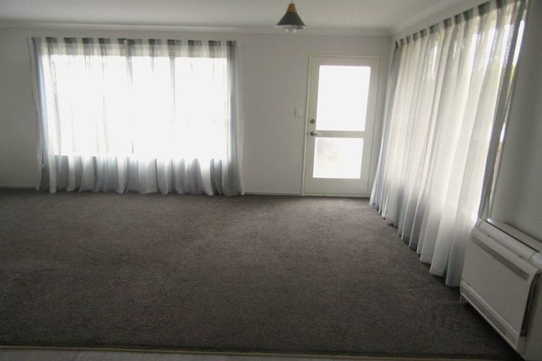 Photo of property in 21 Salford Avenue, Redwood, Christchurch, 8051