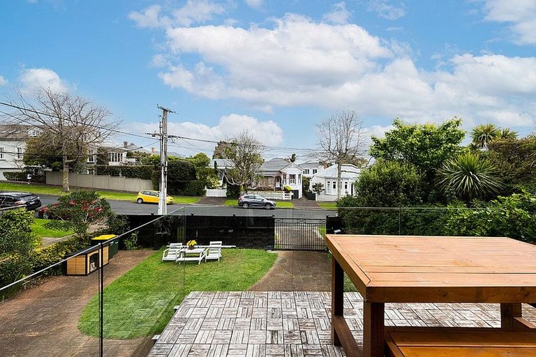 Photo of property in 4 High Street, Devonport, Auckland, 0624