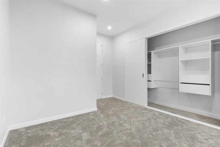 Photo of property in 15 Kuaha Road, Massey, Auckland, 0614