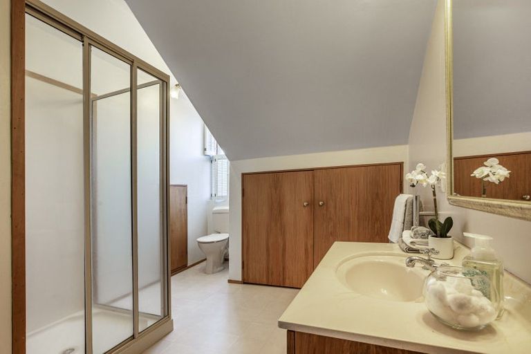 Photo of property in 6 Terrylyn Drive, Hillcrest, Auckland, 0627