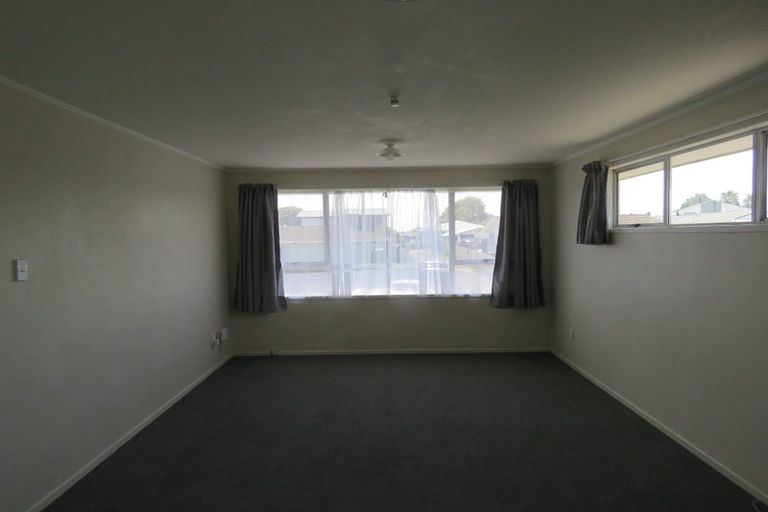 Photo of property in 16 Moncrieff Avenue, Clendon Park, Auckland, 2103