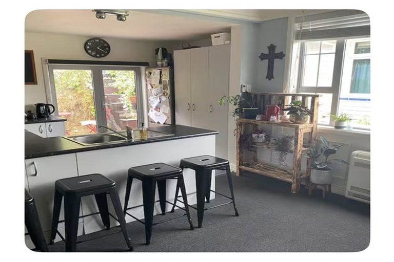 Photo of property in 46 Voelas Road, Lyttelton, 8082