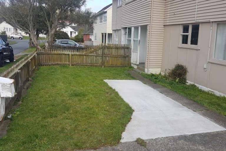 Photo of property in 5- 7 Hazard Grove, Cannons Creek, Porirua, 5024