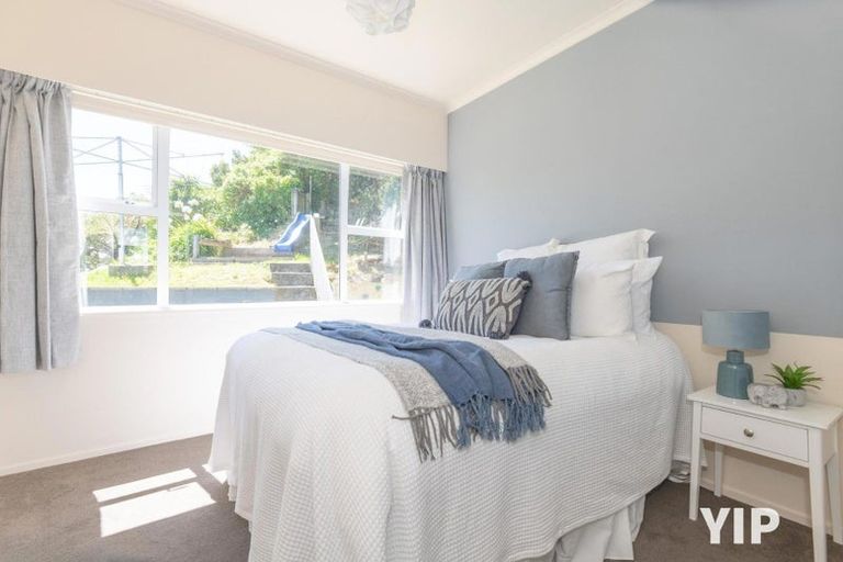 Photo of property in 19 Black Rock Road, Newlands, Wellington, 6037