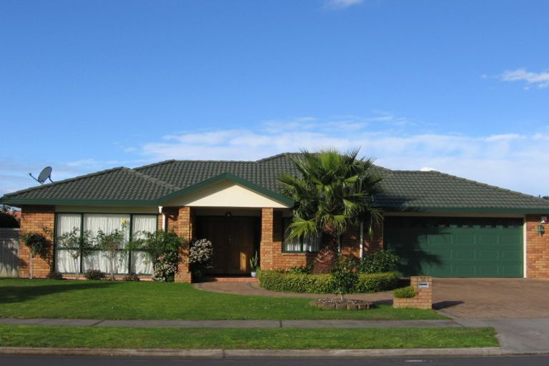 Photo of property in 16 Macnean Drive, East Tamaki Heights, Auckland, 2016