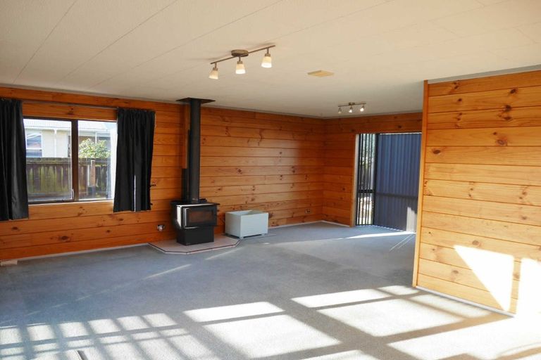 Photo of property in 2/25 Inwoods Road, Parklands, Christchurch, 8083