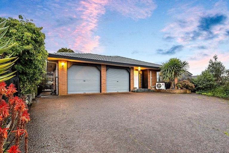 Photo of property in 12 Fernbird Place, Massey, Auckland, 0614