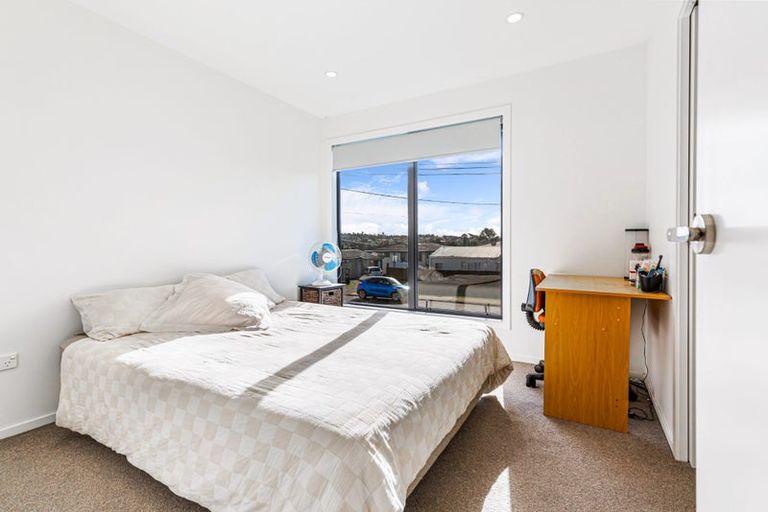 Photo of property in 2/12 Tawa Road, Te Atatu Peninsula, Auckland, 0610